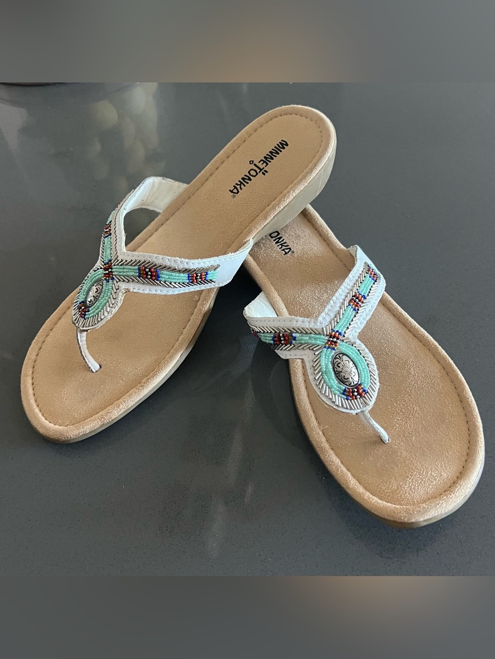 Minnetonka White Leather Beaded Thong Sandals - Turquoise Silver Accent Size 10